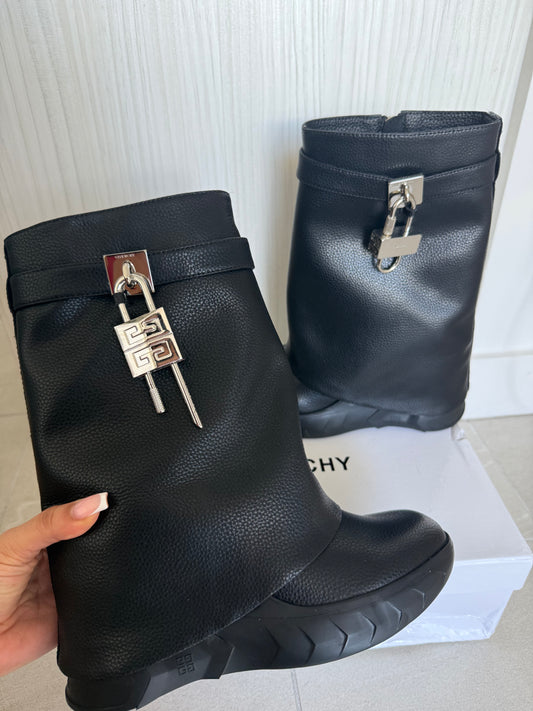 G BOOTS